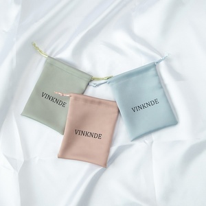 Sac en satin personnalisé avec logo imprimé en usine en Chine, en polyester blanc, pour emballage cadeau ou gâteau, couleur rose - Product Image 2