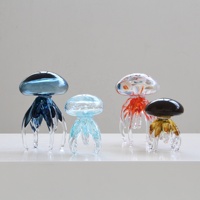 Collection de méduses en verre soufflé à la main avec base sur pied, motif confettis mouchetés, décoration artistique côtière pour la maison