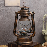 Lampe à huile de cheval de style japonais, lanterne portable en fer forgé au kérosène, pour camping, usage extérieur, accessoire de décoration, de scène et de film