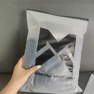 Vente en gros Sac jeans transparent/givré personnalisé Sac noir à <span class=keywords><strong>fermeture</strong></span> <span class=keywords><strong>éclair</strong></span> Sac givré à <span class=keywords><strong>fermeture</strong></span> <span class=keywords><strong>éclair</strong></span> <span class=keywords><strong>Acheter</strong></span> un sac à <span class=keywords><strong>fermeture</strong></span> <span class=keywords><strong>éclair</strong></span> - Product Image 1