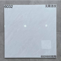 Carreaux de sol en céramique gris antidérapants, design moderne, 600x600, aspect marbre brillant, pour salon et salle de bain