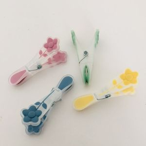 Pinces suspendues en plastique cintres supports pinces à linge <span class=keywords><strong>pour</strong></span> linge ligne de lavage pinces à serviettes 24 pièces <span class=keywords><strong>pince</strong></span> à linge en plastique - Product Image 4