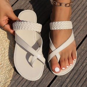 Sandales plates d'été pour femmes, design avec anneau d'orteil, sangle tressée, chaussures de plage à bout ouvert - Product Image 4