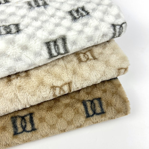 Letra D patrón de rejilla impreso tela de piel de conejo de imitación felpa suave para abrigo de lujo ajuste ropa de moda textil - Product Image 1