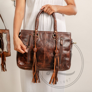 Sac fourre-tout tendance en cuir de vachette véritable tanné végétal patchs de sculpture à la main Bretelles amovibles Plusieurs poches - Product Image 4