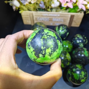 ลูกแก้วโอปอลสีเขียวธรรมชาติขายส่ง แกะสลักด้วยมือ สำหรับเป็นของขวัญและตกแต่งบ้าน ของประดับอัญมณ์ยอดนิยม - Product Image 1