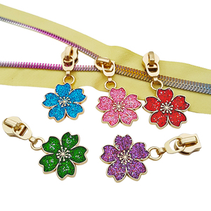 Tirador de cremallera Fabricante Hecho Extractor Diseños Logotipo de aleación de zinc personalizado Etiquetas deslizantes de cremallera en blanco para chaqueta - Product Image 6