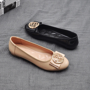 <span class=keywords><strong>Ballerine</strong></span> nere da donna con decorazione geometrica in metallo in pelle lucida morbida fodera interna scarpe <span class=keywords><strong>a</strong></span> <span class=keywords><strong>punta</strong></span> con tacco basso per l'estate - Product Image 6