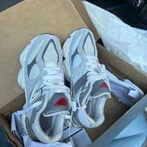 Vente flash en dropshipping, baskets décontractées de haute qualité 9060 pour femmes et chaussures de course pour hommes, style marche, tenis - Product Image 5