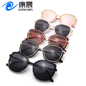 Gafas de Sol Metálicas Conchen con Marco Negro, Lentes de PC con Protección UV400, Diseño Ojo de Gato, Unisex, para Viajes y Conducción - Product Image 4