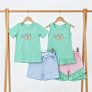 เสื้อยืดลายปราสาทปักสีเขียวมิ้นต์สำหรับเด็กผู้หญิงวัยเตาะแตะพร้อมกางเกงขาสั้นลายตารางชุดลำลองชุดฤดูร้อน - Product Image 1