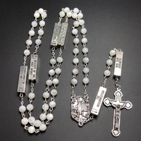 Collier religieux mignon en coquillage de mer et nacre, avec centre de la Vierge de Fatima et connecteur des Cinq Mystères