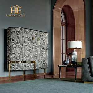 Armoire de stockage de vin <span class=keywords><strong>en</strong></span> <span class=keywords><strong>bois</strong></span> blanc avec conception de barre <span class=keywords><strong>d</strong></span>'<span class=keywords><strong>angle</strong></span> de jambe <span class=keywords><strong>d</strong></span>'acier inoxydable pour l'application de salon de meubles <span class=keywords><strong>d</strong></span>'hôtel à la maison - Product Image 2