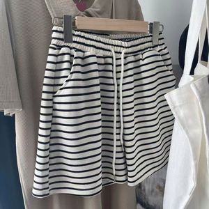 Pantalon large taille haute élastique amincissant, short polyvalent pour étudiante, décontracté à rayures fines pour la maison, nouveau style d'été pour femme - Product Image 3