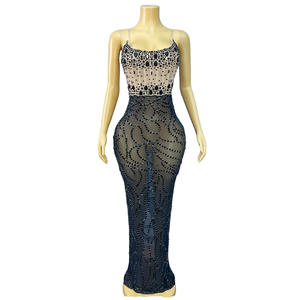 Robe de soirée de luxe en satin, longueur au sol, ornée de perles et de paillettes, avec fente, décolleté sans bretelles - Product Image 1