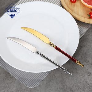 Ensemble de couverts de style vintage de luxe, couleur dorée, couteau à dîner, cuillère, fourchette avec manche rouge, acier inoxydable 18/8 - Product Image 3