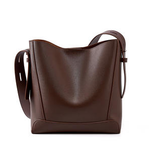 Sac à bandoulière en cuir souple pour femme haut de gamme, doublure en polyester, sac seau grande capacité, porte-bouteille d'eau, sac OEM - Product Image 2