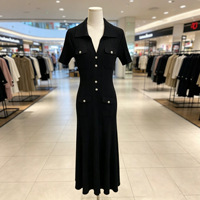 Vêtements pour femmes en gros, robe décontractée à manches courtes, col polo, robe midi élégante en tricot noir de haute qualité