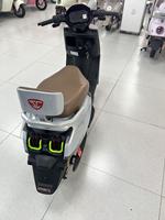 Moto électrique pour adultes la plus vendue avec moteur de 1500 W, batterie 72 V 20 A et une autonomie de 60 km/h