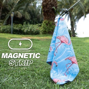 Serviette de golf en microfibre à aimant puissant avec motif gaufré, se fixe facilement aux chariots de golf ou aux clubs - Product Image 2