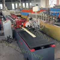 Vente chaude Machine de formage de rouleaux de porte à enroulement en PU / Ligne de production de lattes de porte isolées en acier galvanisé en PU