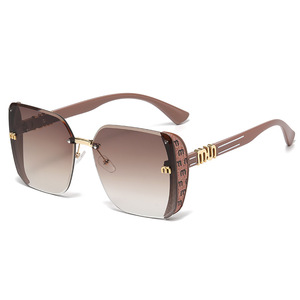 Nuovi Occhiali da Sole Senza Montatura Quadrati Lucidi 2024, Occhiali da Sole di Lusso con Lettera <span class=keywords><strong>M</strong></span> per Donne, Design Trendy di Marca - Product Image 6