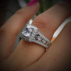 Anello di Fidanzamento F1365 in Oro Bianco per Donna, Diamante Naturale Taglio Asscher, Colore D, Diamanti Laterali - Product Image 1