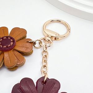 Pu Leather Keychain Creative Daisy Flower Bag <b>Charm</b> Chrysanthemum <b>Charms</b> <b>Keyring</b> for Purse - Product Image 4