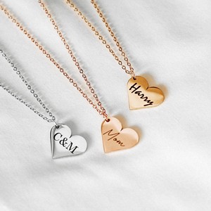 Collier en acier inoxydable avec pierre de naissance, breloque en forme de cœur, nom gravé, bijoux faits à la main, cadeaux d'anniversaire personnalisés et étanches pour grand-mère - Product Image 1
