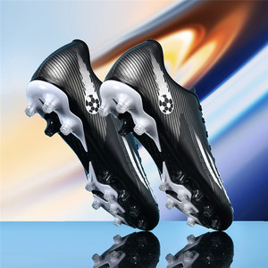 Zapatos de fútbol para hombre, parte superior sintética negra, suela de plástico, tacos largos para entrenamiento y uso en partidos, talla 40 a 47 - Product Image 1