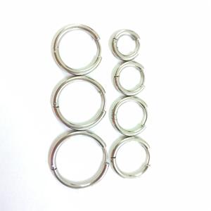 Boucles d'oreilles créoles en acier inoxydable 10 mm, bijoux de mode unisexe pour oreilles percées, à porter en soirée, forme cercle - Product Image 4