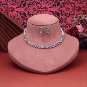 Ensemble de collier de style classique vintage en pierre verte plaqué or, argent, laiton et cuivre avec diamants et zircons pour cadeau de mariage ou de fête - Product Image 2