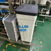 Système de traitement d'eau RO en FRP commercial 100 LPH pour la production de cosmétiques, de détergents et d'aliments