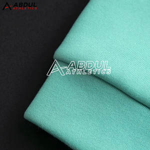 Conjunto Deportivo de Dos Piezas para Hombre, Personalizado, Tejido Transpirable, Ideal para Entrenamiento y Viajes - Product Image 5