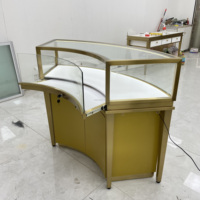 Comptoir de présentation de bijoux en U personnalisable de luxe avec écran LED et vitrine en verre trempé pour centre commercial et magasin de détail