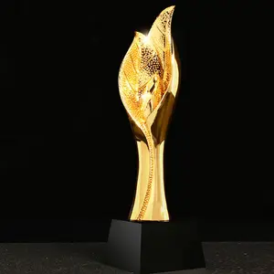 Parlayan 2022 kristal hatıra ödülü reçine kristal bardak yaratıcı yaprak şirket altın bardak özelleştirilmiş üretim yazı