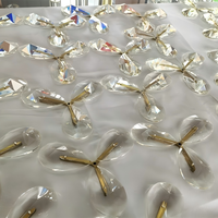 Pendentif décoratif mural en verre ajouré en forme de trèfle de cristal, à facettes 3D, pour cloisons d'hôtel et murs de fond d'événements de mariage