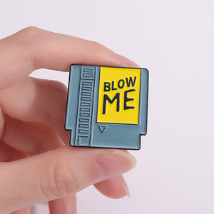 80's Retro juego Radio divertido sarcástico esmalte Pin Metal artesanía broche solapa insignia Pin joyería accesorios regalo para amigos - Product Image 1