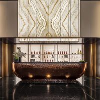 Comptoir de bar moderne en cuivre martelé et acier inoxydable, avec éclairage LED, résistant aux taches, doré, pour réception de club