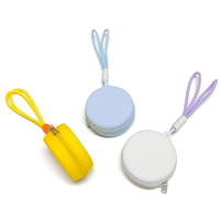 Vente en gros d'étuis de rangement pour sucettes en silicone personnalisés avec des personnages de dessins animés pour sac à couches, sans BPA, étui souple pour sucettes