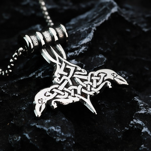 Colgante Retro Europeo Americano de Acero Inoxidable para Hombre, Amuleto Vikingo de Cuervo de Odín, Joyería con Temática Animal y Geométrica, Regalo - Product Image 1