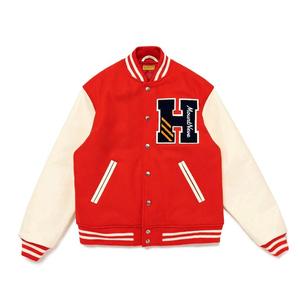 Giacca Varsity in Lana Personalizzata per Uomo con Logo Ricamato Blu Navy e Maniche a Contrasto Crema Stile Vintage Americano Retrò con Bottoni a Scatto - Product Image 4