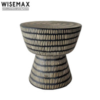 Meubles WISEMAX, meubles de salon rétro médiévaux, table d'appoint ronde en bois sculpté, petite table basse vintage pour la maison