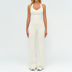 Nouvel ensemble de survêtement pour femme : pantalon de jogging évasé à jambe large et débardeur string – Ensembles personnalisés pour le fitness, la gym, le jogging et les tenues de sport pour femme - Product Image 5