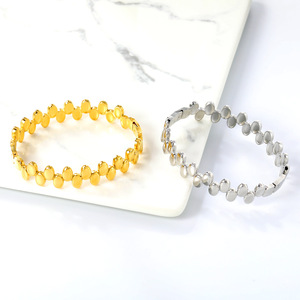 สร้อยข้อมือทรงกลมเรขาคณิต ทอง 18k สแตนเลสสตีล เครื่องประดับแฟชั่นผู้หญิง ของขวัญ สไตล์ลายจุด - Product Image 1