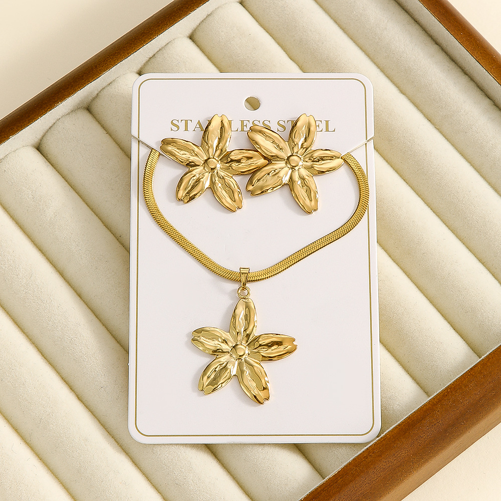 round earring and necklace set