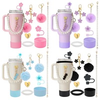 Ensemble de décoration pour bouteille d'eau pas cher, chaîne de perles, fleur de bégonia, bouchon de paille, couvre-gobelet en silicone, porte-clés en fourrure pour accessoires de gobelet