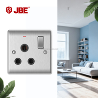 Enchufe con Interruptor de 1 Vía y 15 A, Estándar Británico, LED, 250 V, Acero Inoxidable, Borde Curvo, IP20, Fácil Instalación, para Hogar y Oficina