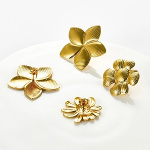 Boucles d'oreilles clous en acier inoxydable doré pour femme, grandes fleurs massives, bijoux fantaisie, cadeau - Product Image 2