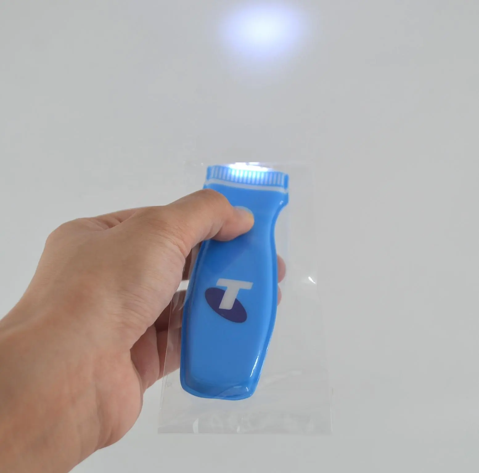 مصباح LED صغير ملون 2 مصباح يدوي مخصص مع شعار من كلوريد البولي فينيل